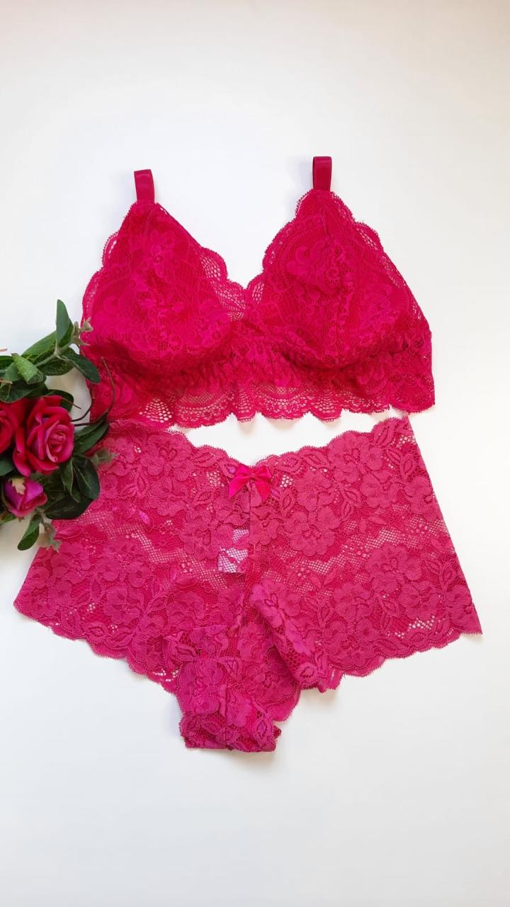 Conjunto rosa em renda