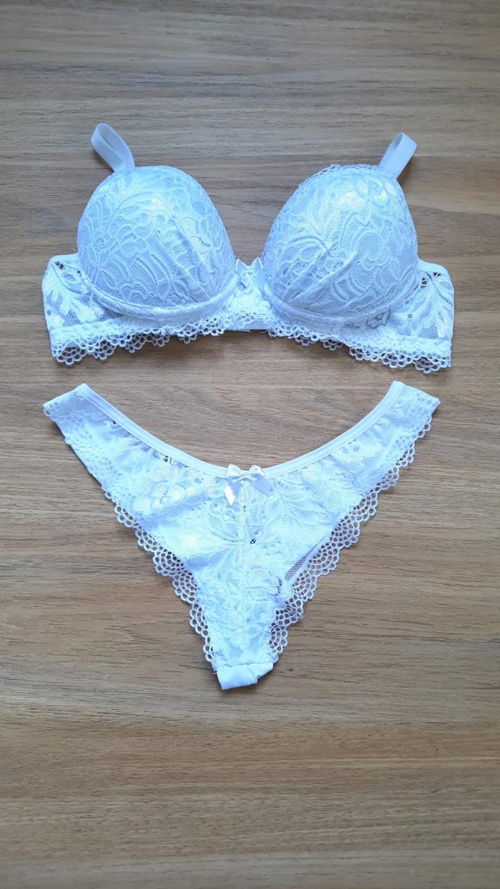Conjunto branco em renda