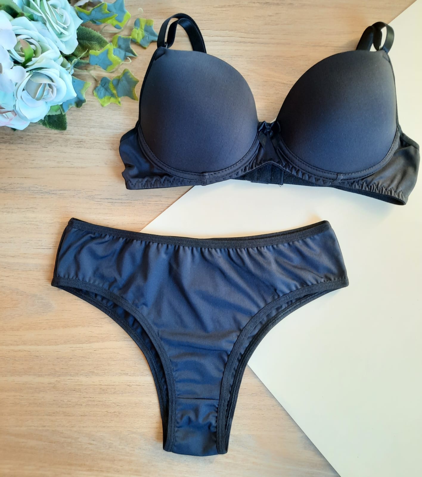 Conjunto preto de moda íntima